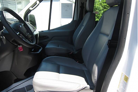 2015_Ford_Transit_150_130_001