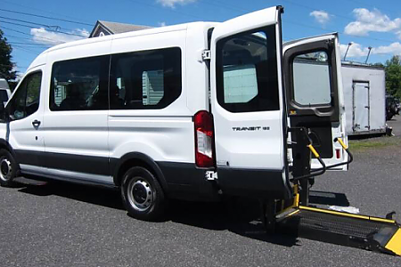 2015_Ford_Transit_150_130_006